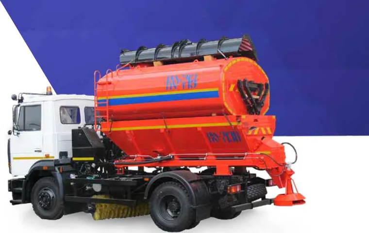 Комбинированная дорожная машина КО-713Н-40 с щёточным и распределяющим оборудованием